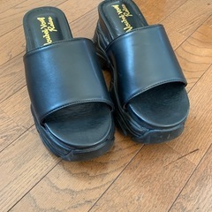 厚底サンダルの画像
