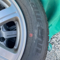 アルミホイール付きタイヤの画像