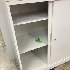 中古　極美品　NAIKI（ナイキ）　スチール製　 書庫　 引戸書庫　 鍵付き 　引き違い書庫　スチール書庫　収納キャビネット　ロータイプ　3段　ローキャビネット　収納庫　ホワイト　天板付　カウンター　ハイカウンター　受付カウンター　幅900×奥450×高さ980mm　ホワイト　愛知　一宮市　江南市　稲沢市　名古屋　岐阜　各務ヶ原　羽島　三重　グッドプライス一宮の画像