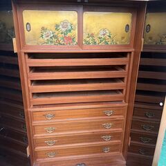 大阪❗️♻️エコマックス♻️配送も可🙌⭕️「31」ガラス製装飾キャビネットの画像