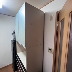 ☆まだまだ綺麗☆食器棚の画像