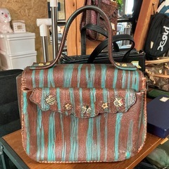 オシャレなハンドバッグ👜 美品✨ 中の花がワンポイント🌹 レトロ ビンテージ バック 茶色 水色 ゴールドの画像