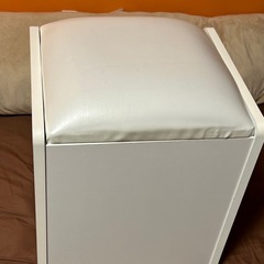 収納可能スツールの画像