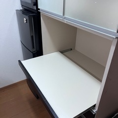 ☆まだまだ綺麗☆食器棚の画像
