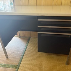 UCHIDA製　オフィスデスク 片袖机 70×100×70cm 引き出し付きの画像
