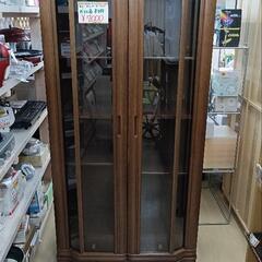 ガラス扉本棚 書籍の収納に最適！側面浮きがあります。【こちらは店舗です。浜村鹿野温泉ICから3分 買取本舗 宮本リサイクル 営業時間9～19時 定休日水曜のみ←連絡できませんm(_ _)m】の画像