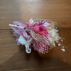 コサージュ　赤ピンクの画像