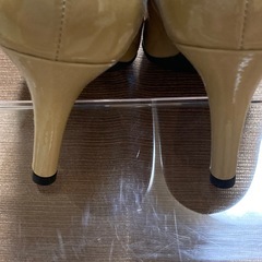 ダイアナ　パンプス　ベージュ　エナメル　22.5の画像