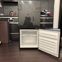 （急ぎ！無償）一人暮らし用冷蔵庫、黒。の画像