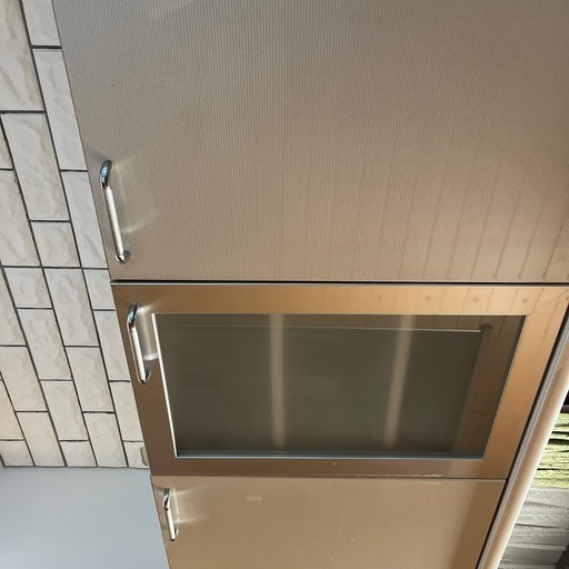 【決まりました】　
食器棚　　ニトリ