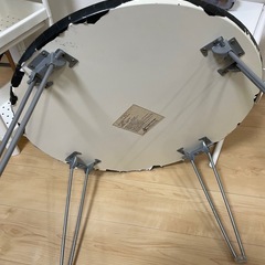 折りたたみ丸テーブルの画像