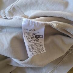 レディース　Tシャツ　半袖　サイズ40/L　薄いグレー色？薄い緑色？の画像