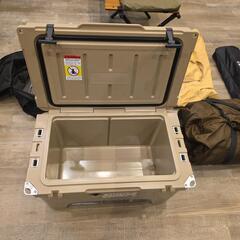 早い者勝ちHANT(ハント) クーラーボックス 45QT(42.6L)

の画像