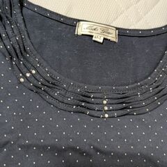 胸元にラインストーン付きの七分袖Tシャツです。Ｍ〜Lサイズの画像