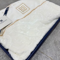 新品 保管品 バスタオル 綿100%　GIVENCHY の画像
