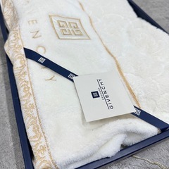 新品 保管品 バスタオル 綿100%　GIVENCHY の画像