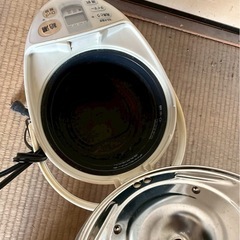 8月31日日曜日に取りに来てくれる方限定で格安です　電気ポットの画像