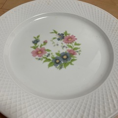 2枚セット　大きめのお皿 花柄 白 可愛いの画像