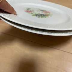 2枚セット　大きめのお皿 花柄 白 可愛いの画像