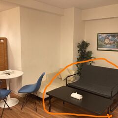 IKEAソファベッド3台　ローテーブル　セット　他の家具をまとめて引き取ってくださる方を優先します。の画像