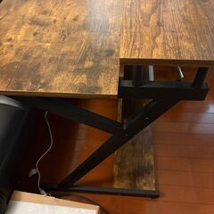 作業用デスクの画像