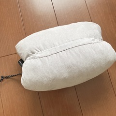 【モザンビーク 携帯まくら／グレー・フリース素材】の画像