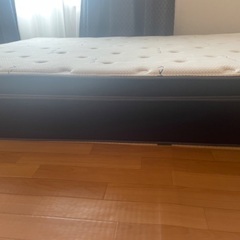 ダブルサイズのベッドマットレスの画像
