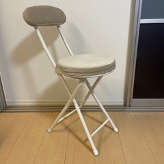 折りたたみイスの画像