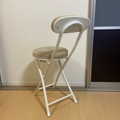 折りたたみイスの画像