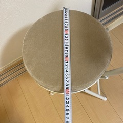 折りたたみイスの画像