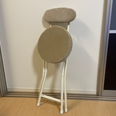 折りたたみイスの画像