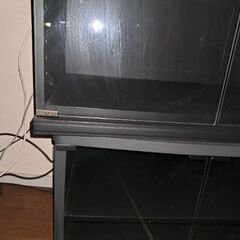 Sonyテレビとテレビ台2つの画像