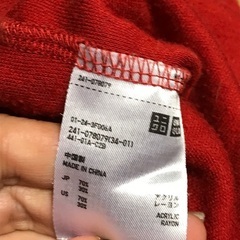ユニクロ　赤　フリース　Lの画像