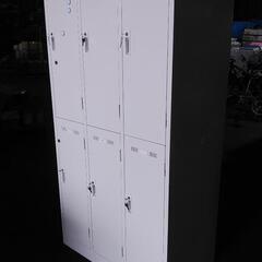 オフィス家具　6人用スチールロッカー　鍵付きの画像