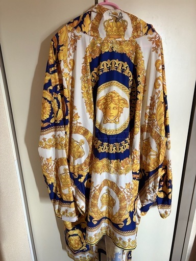 versace ポンチョ　ライトアウター