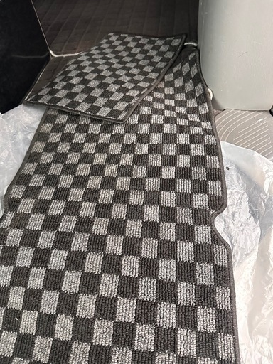 ハイエース　フロアマット