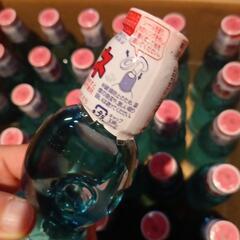 ①ラムネ　炭酸飲料　ペットボトルの画像