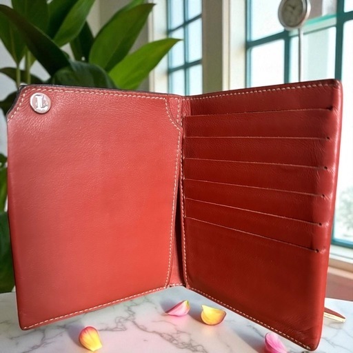 ロエベ　LOEWE 赤茶　レザー 二つ折り財布　トライフォード　ウイメンズ