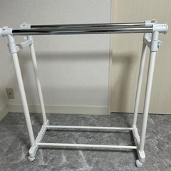 ハンガーラックの画像