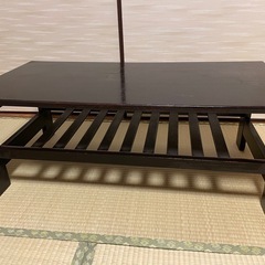 黒のローテーブルの画像