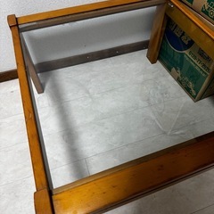 カリモク ガラステーブルの画像