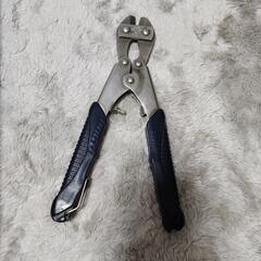 DOGYUのオールステンレスミニクリッパーとパーツクリーナーのセットです。の画像