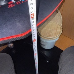 高さがあり椅子が入るゲーミングデスクの画像