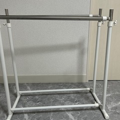 ハンガーラックの画像