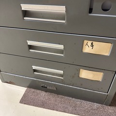書類整理キャビネット、鍵付きの画像