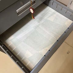 書類整理キャビネット、鍵付きの画像
