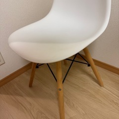 ホワイトダイニングチェアの画像