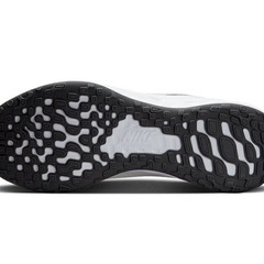 【新品】NIKE スニーカー　25.0cm  (24.0~24.5)軽量　ナイキ　レボリューション6　シューズの画像