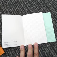 ほぼ日手帳用のカバー2種と中敷き、ノート2冊の画像