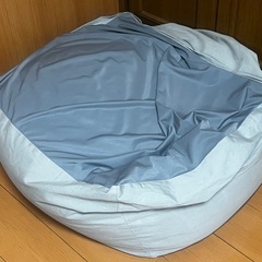 体にフィットするソファ 無印良品ビーズクッションの画像